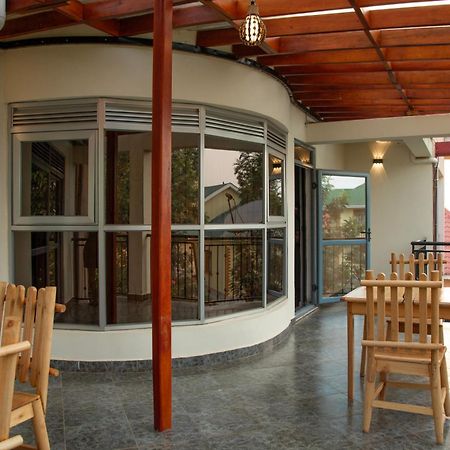 Silver Oaks Hotel Boma Fort Portal Екстериор снимка