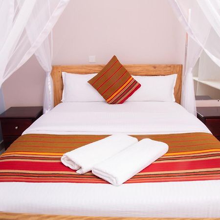 Silver Oaks Hotel Boma Fort Portal Екстериор снимка