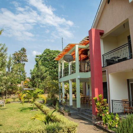 Silver Oaks Hotel Boma Fort Portal Екстериор снимка
