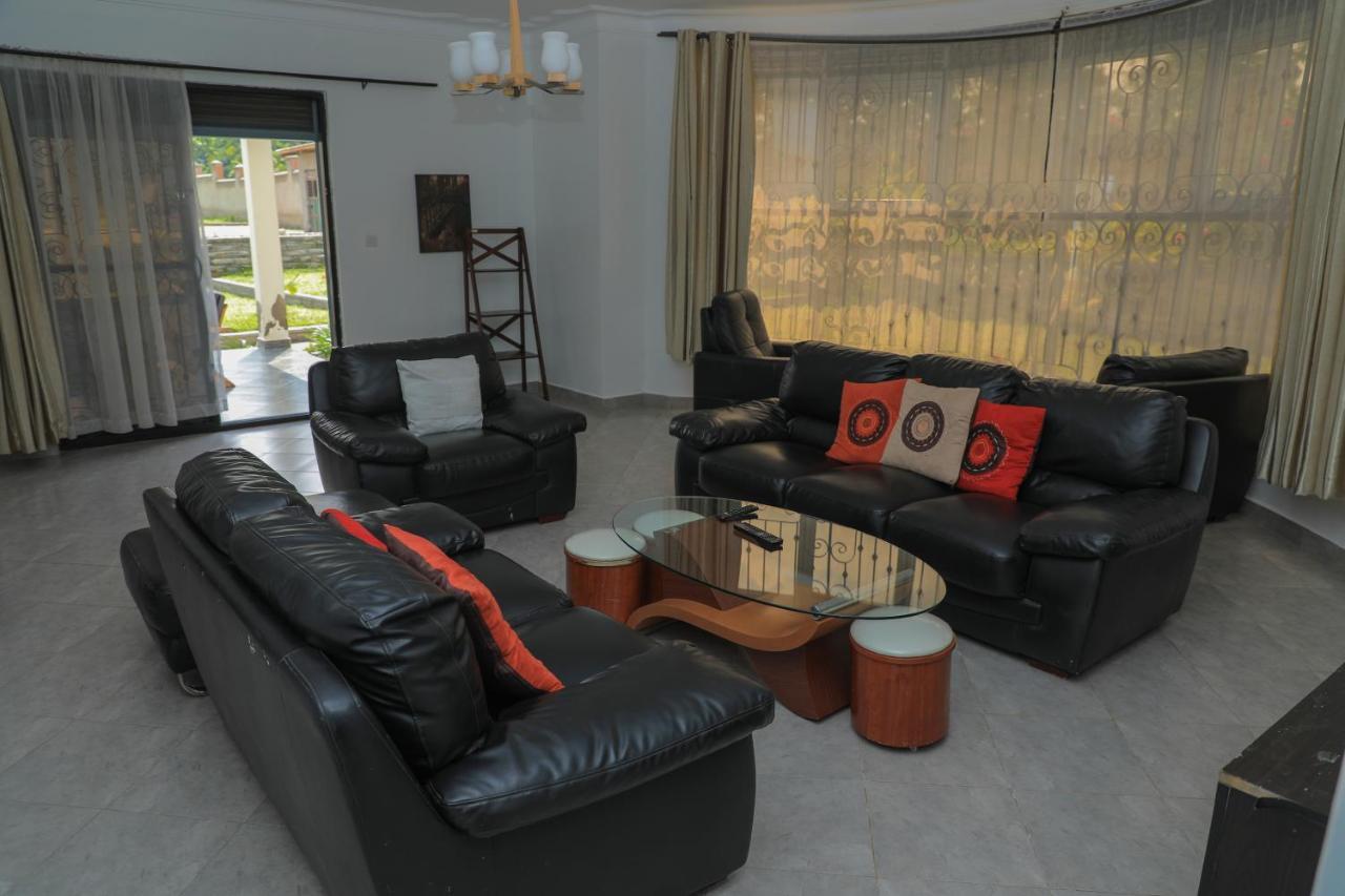 Silver Oaks Hotel Boma Fort Portal Екстериор снимка