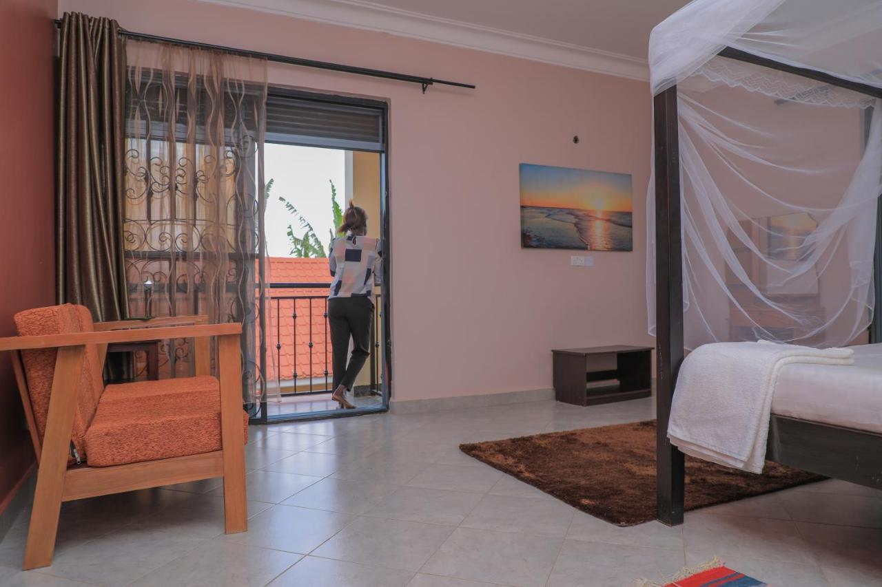 Silver Oaks Hotel Boma Fort Portal Екстериор снимка