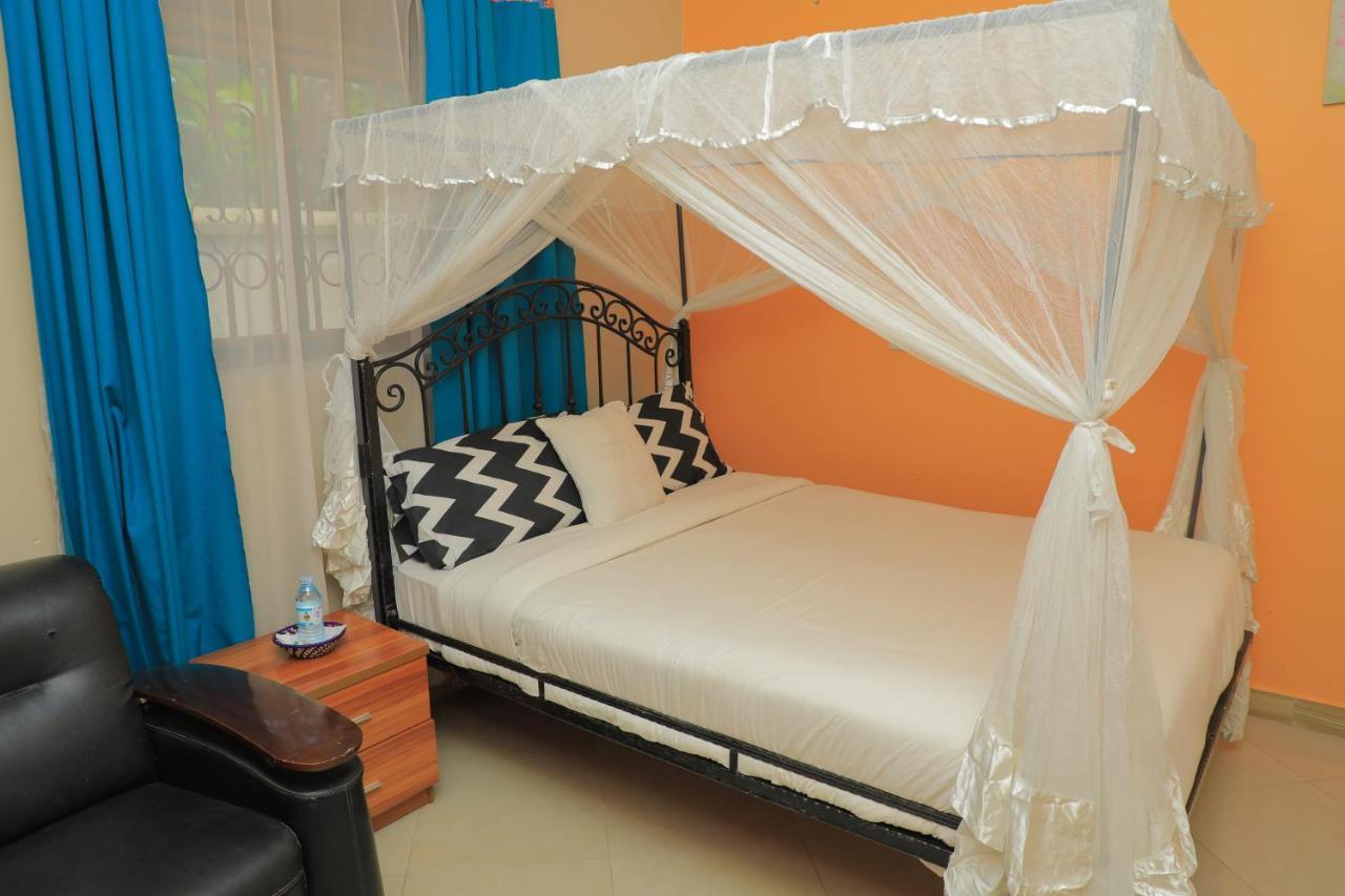 Silver Oaks Hotel Boma Fort Portal Екстериор снимка