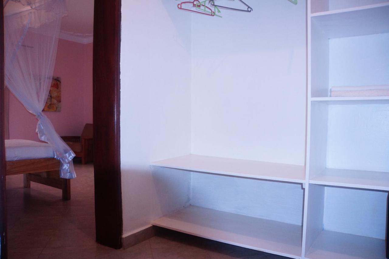 Silver Oaks Hotel Boma Fort Portal Екстериор снимка