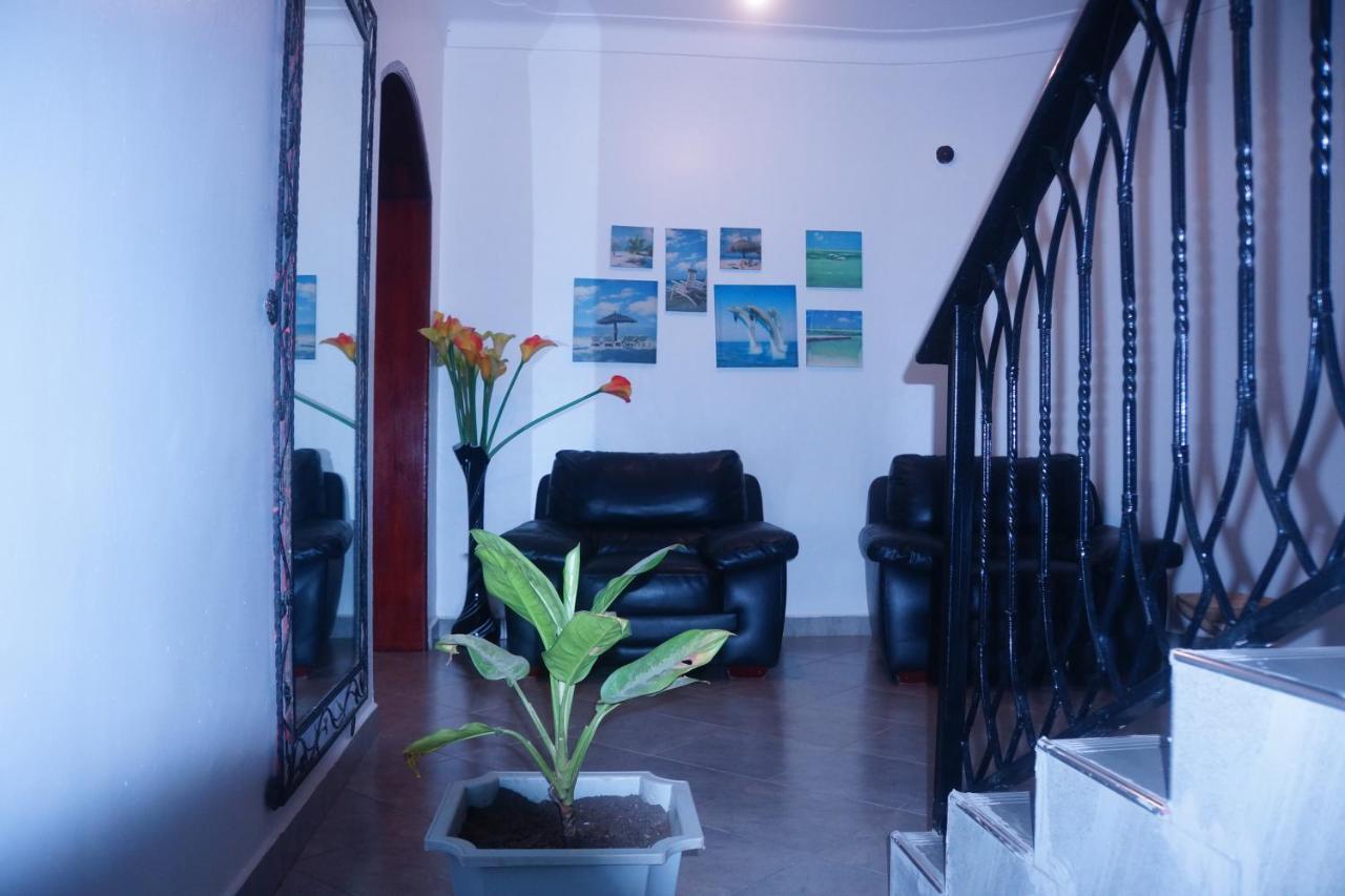 Silver Oaks Hotel Boma Fort Portal Екстериор снимка