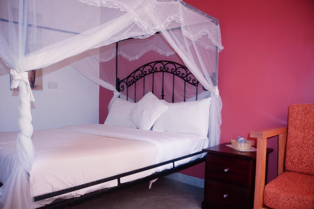 Silver Oaks Hotel Boma Fort Portal Екстериор снимка