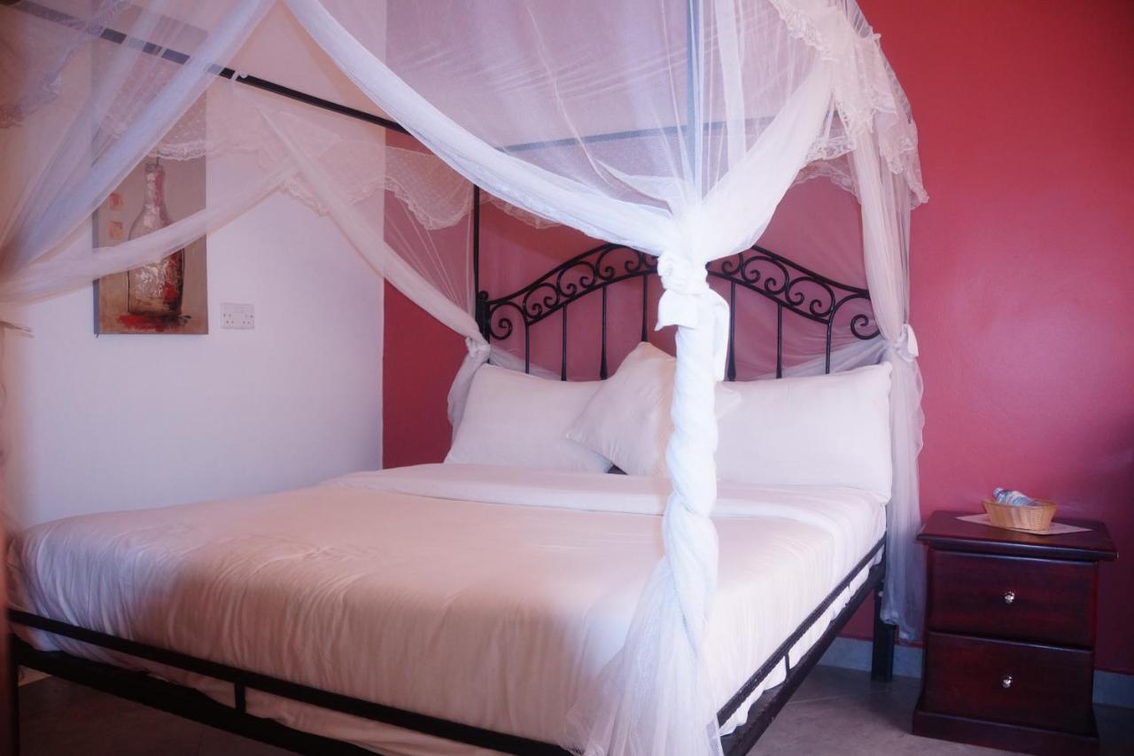 Silver Oaks Hotel Boma Fort Portal Екстериор снимка