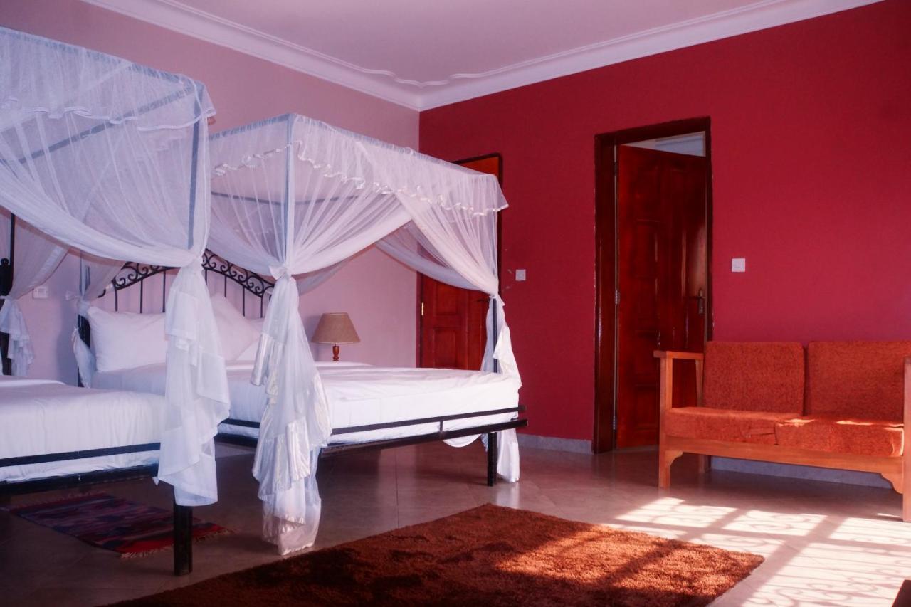 Silver Oaks Hotel Boma Fort Portal Екстериор снимка