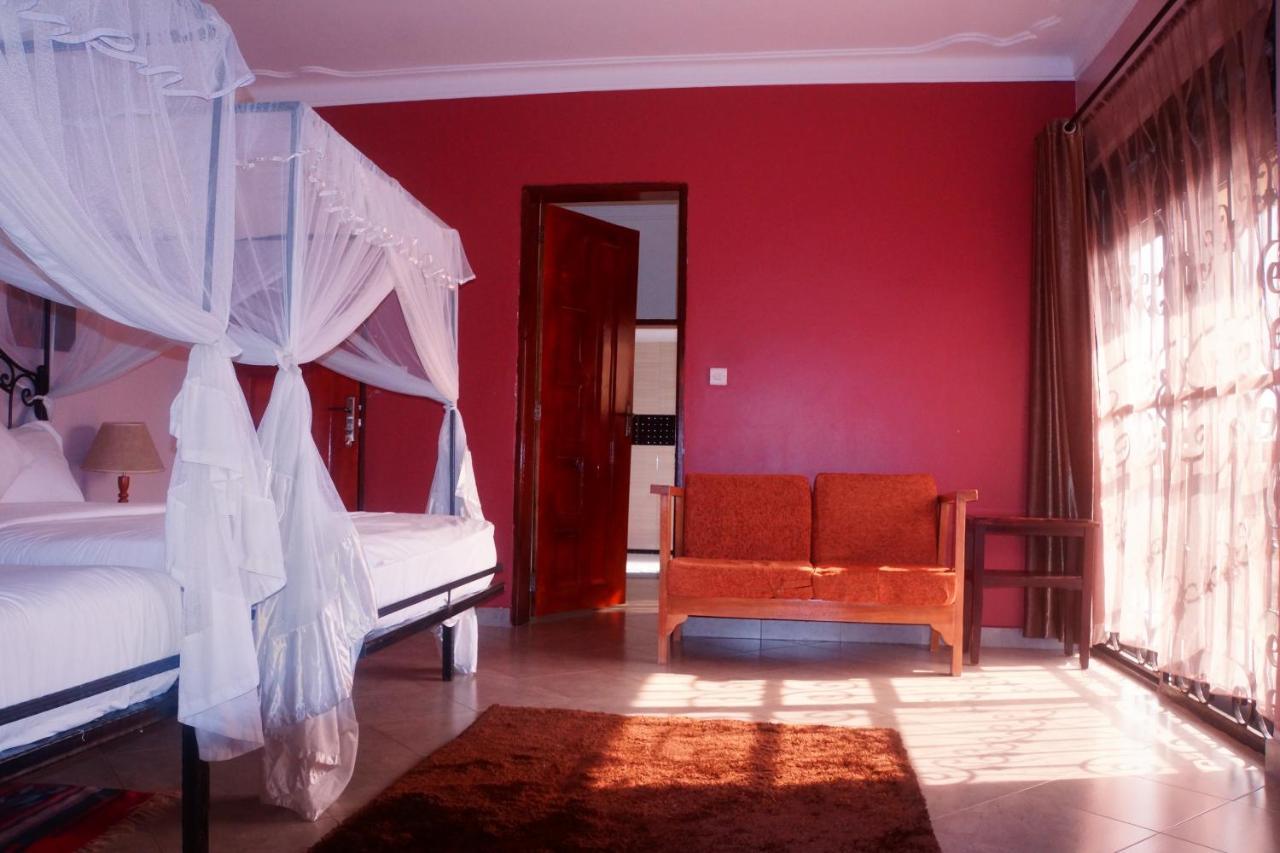 Silver Oaks Hotel Boma Fort Portal Екстериор снимка