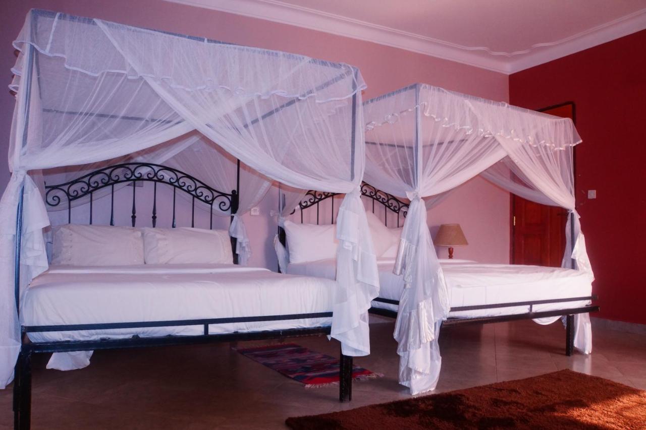 Silver Oaks Hotel Boma Fort Portal Екстериор снимка