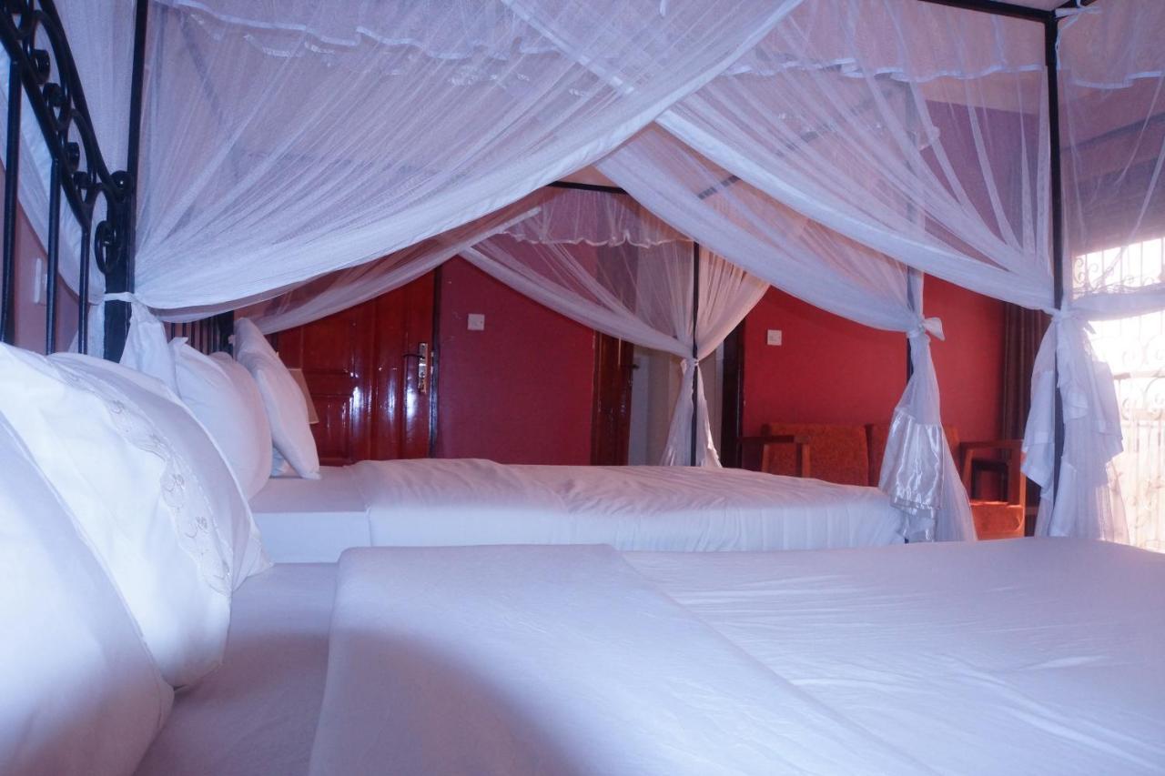 Silver Oaks Hotel Boma Fort Portal Екстериор снимка