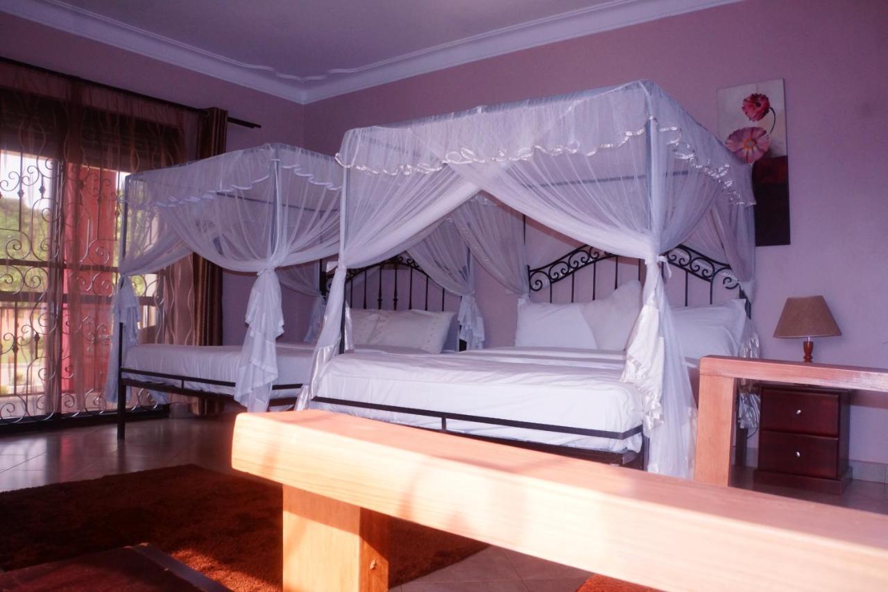 Silver Oaks Hotel Boma Fort Portal Екстериор снимка
