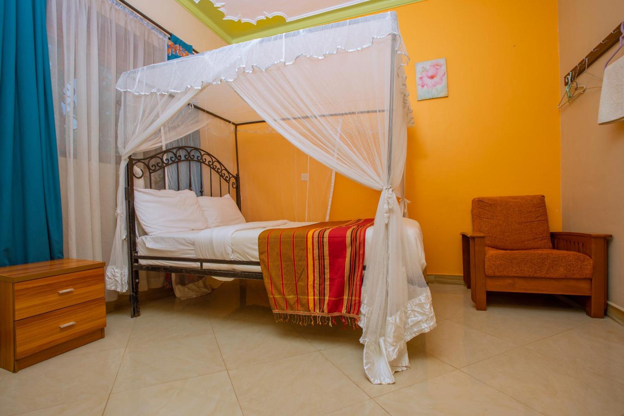 Silver Oaks Hotel Boma Fort Portal Екстериор снимка