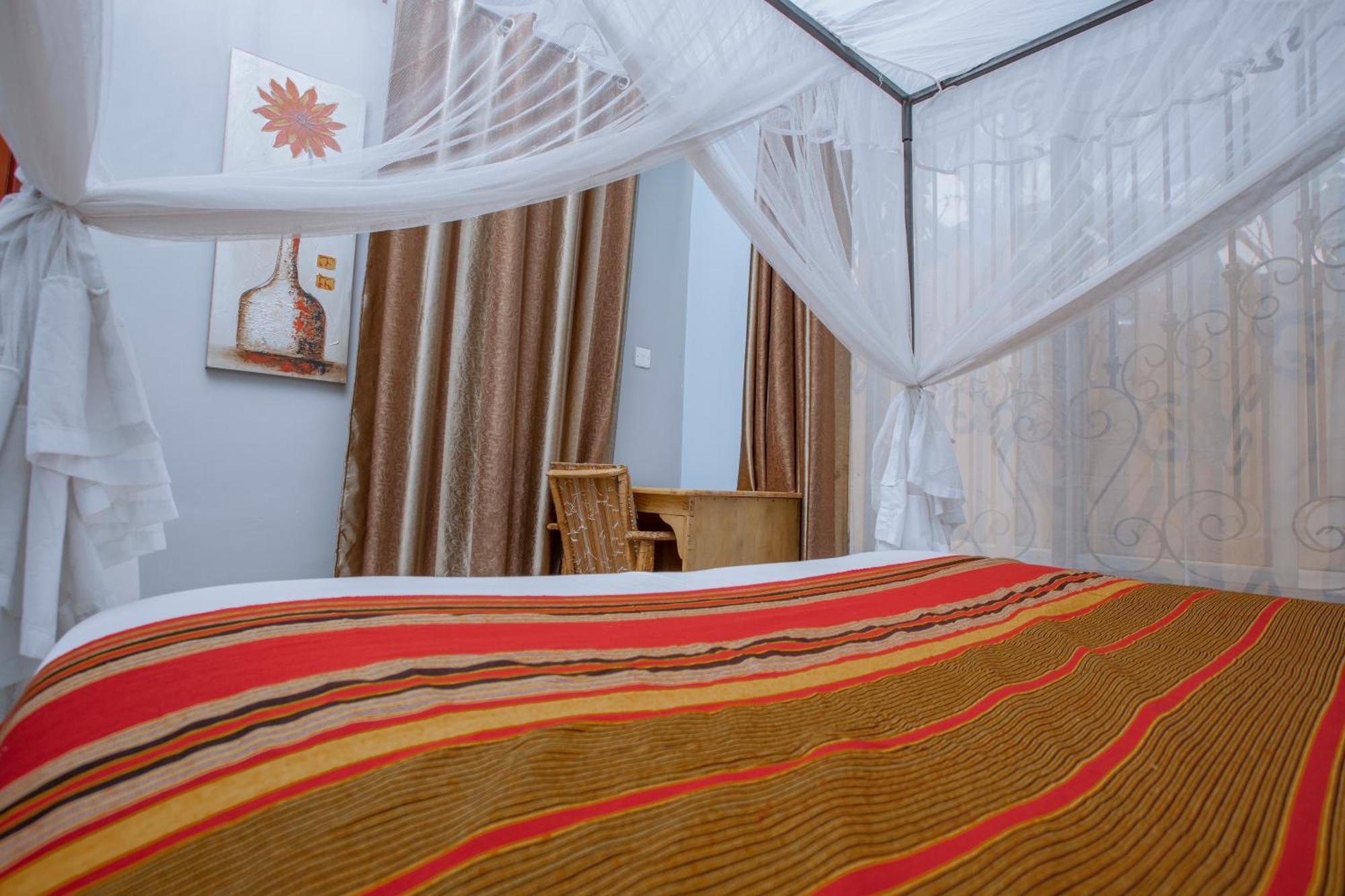 Silver Oaks Hotel Boma Fort Portal Екстериор снимка