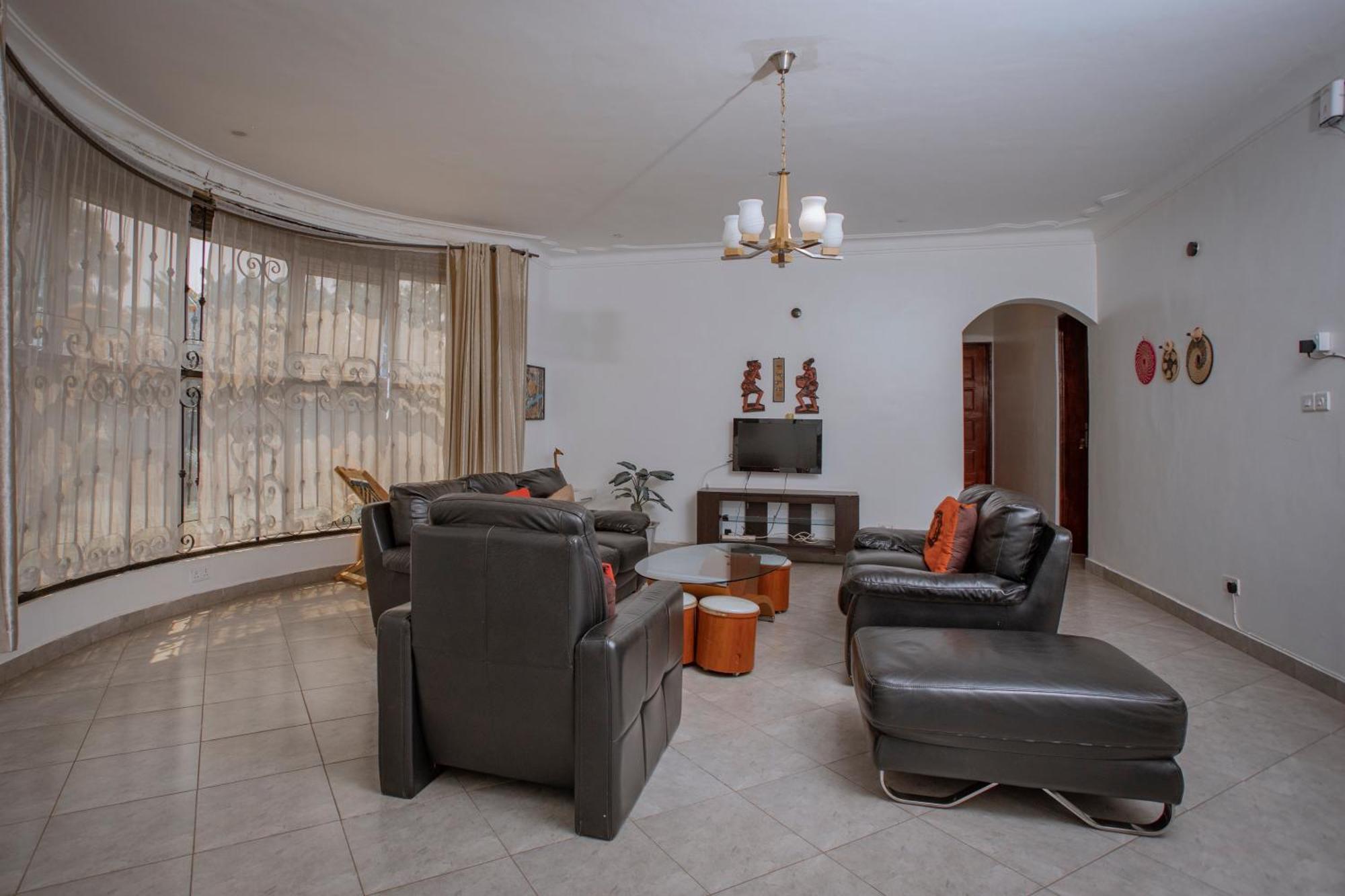 Silver Oaks Hotel Boma Fort Portal Екстериор снимка