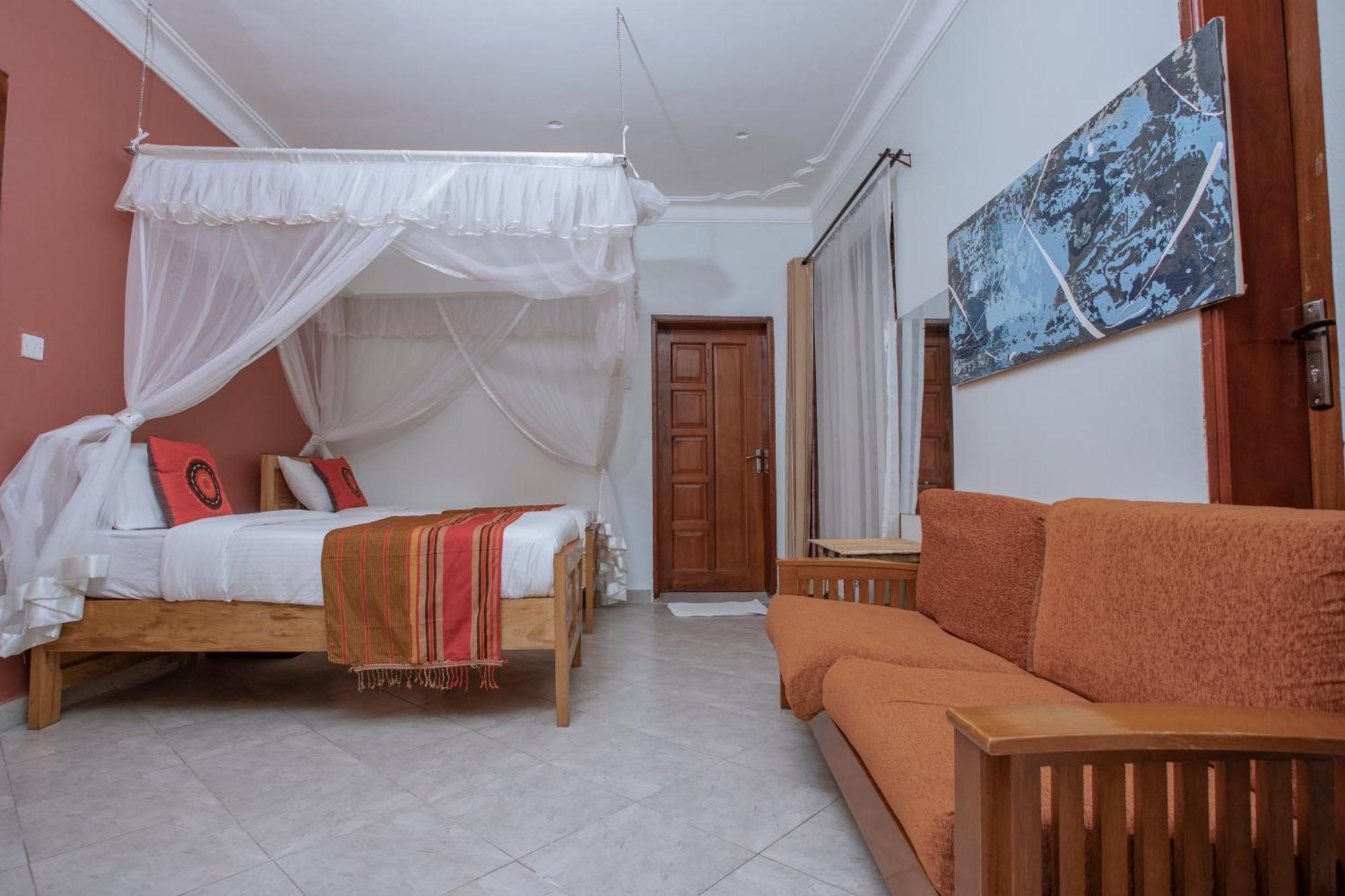 Silver Oaks Hotel Boma Fort Portal Екстериор снимка