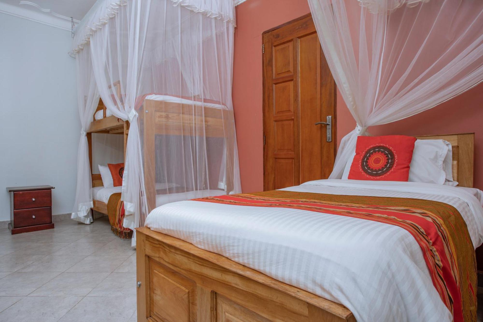 Silver Oaks Hotel Boma Fort Portal Екстериор снимка