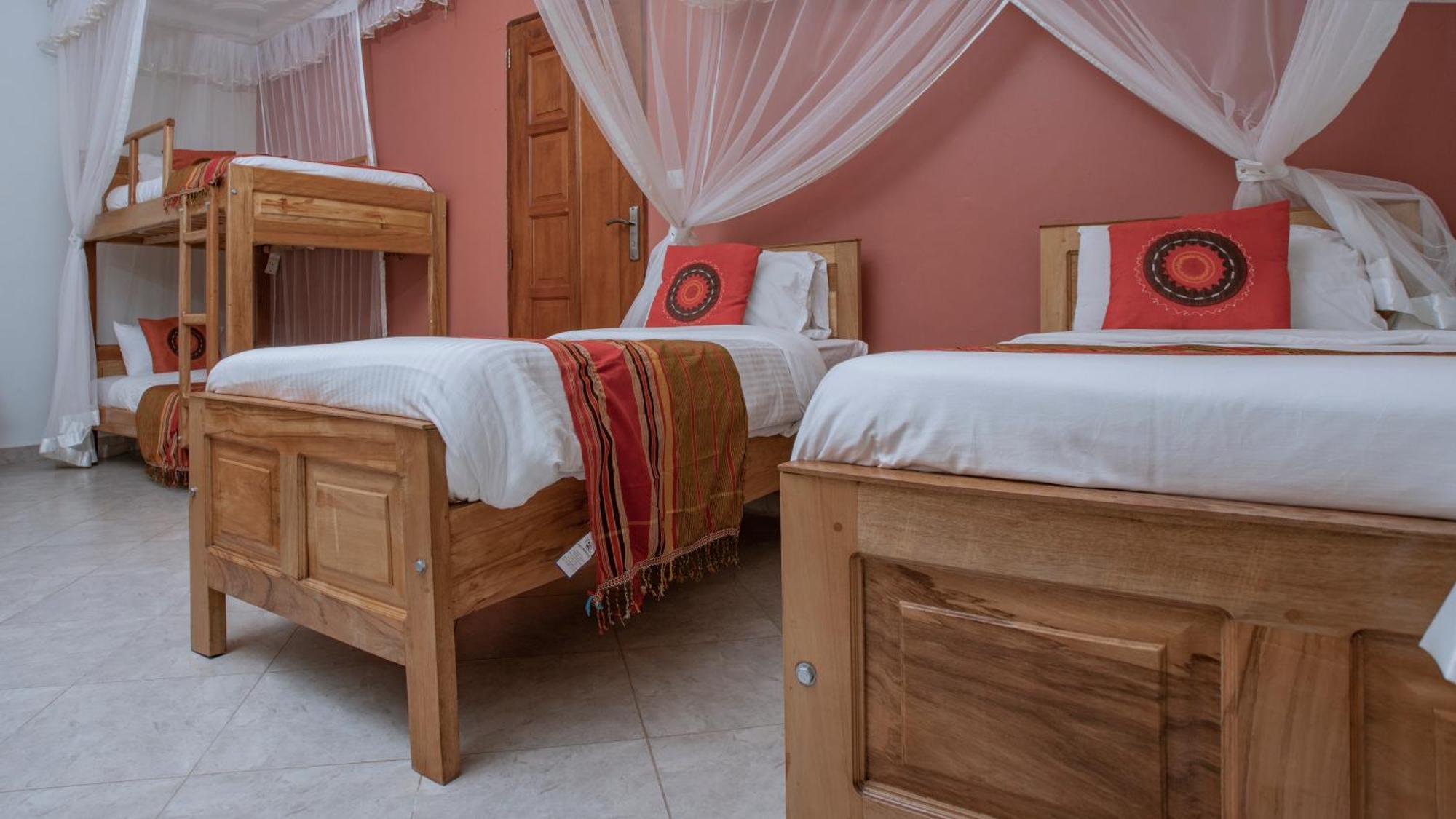 Silver Oaks Hotel Boma Fort Portal Екстериор снимка