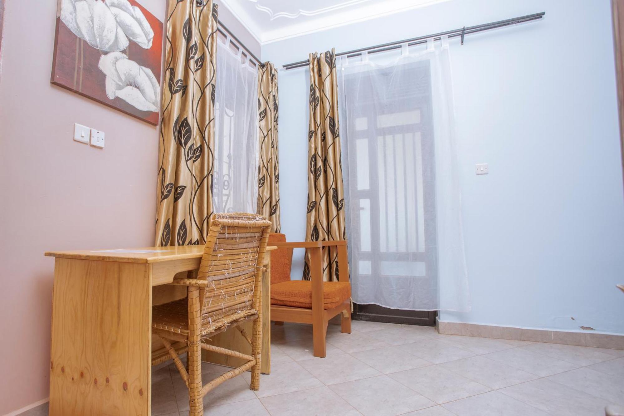 Silver Oaks Hotel Boma Fort Portal Екстериор снимка
