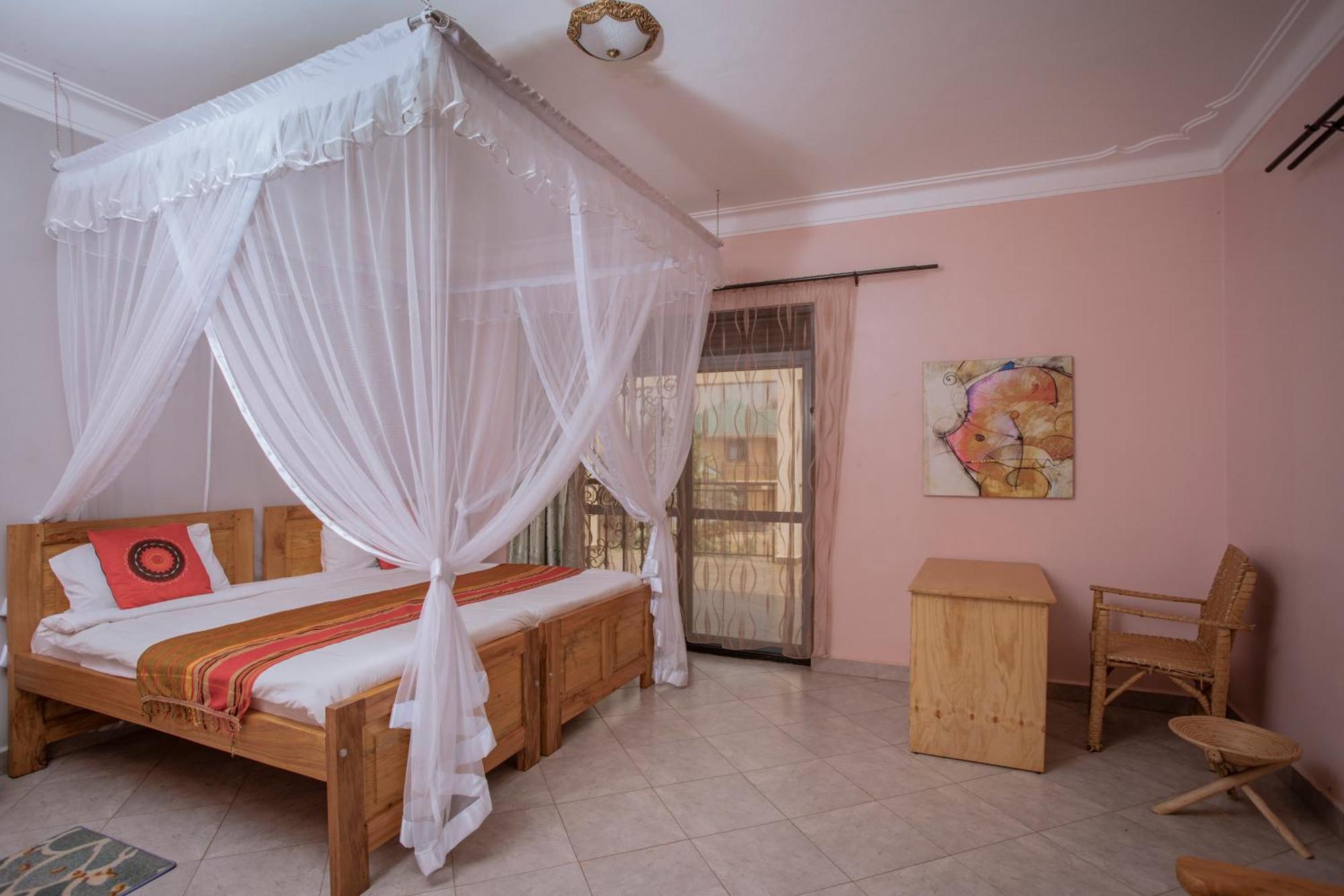 Silver Oaks Hotel Boma Fort Portal Екстериор снимка