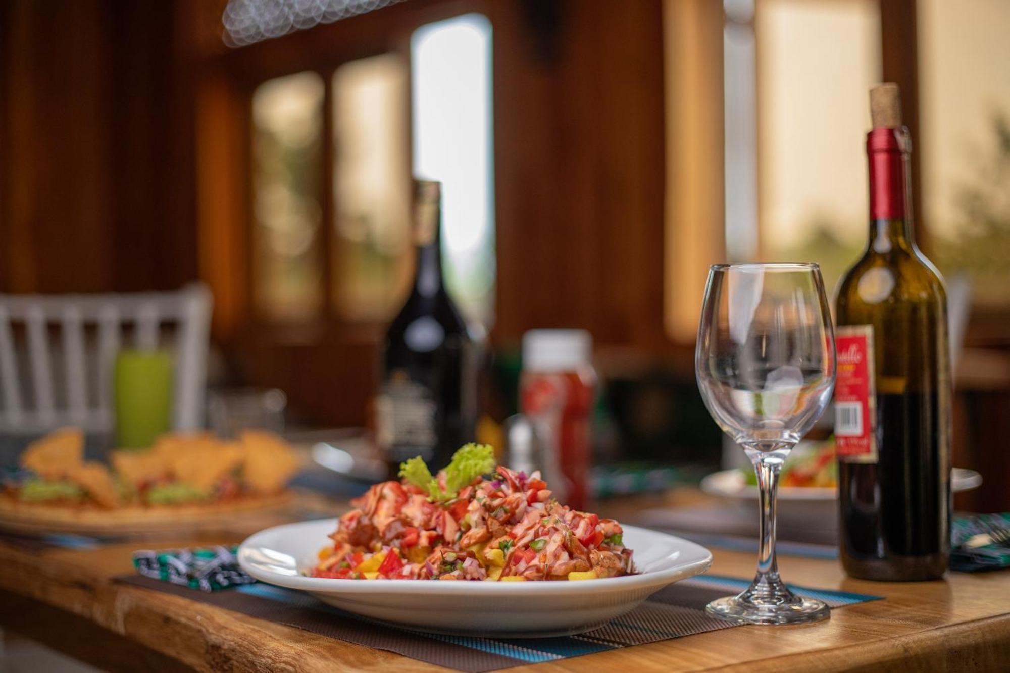 Silver Oaks Hotel Boma Fort Portal Екстериор снимка
