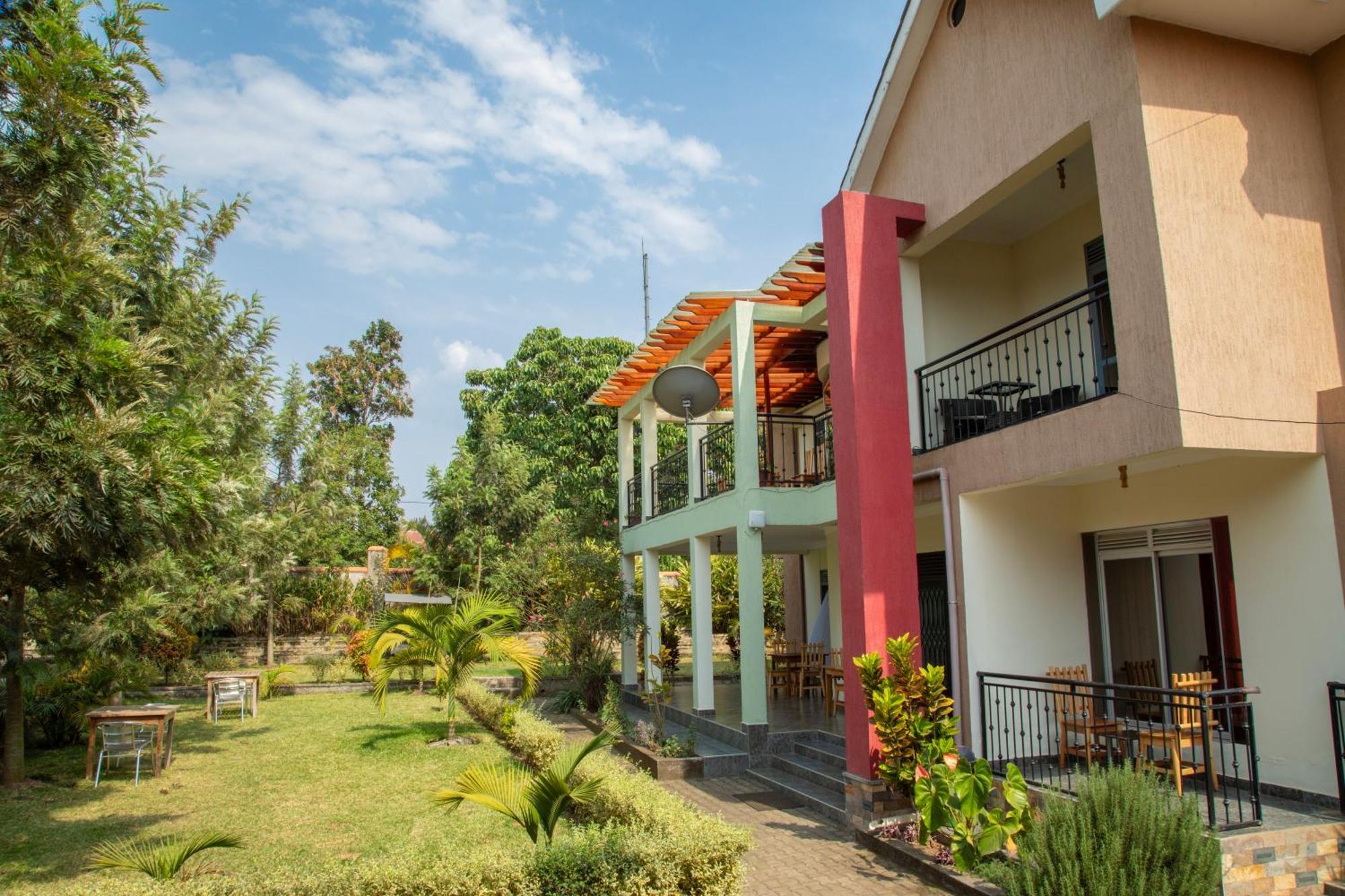 Silver Oaks Hotel Boma Fort Portal Екстериор снимка