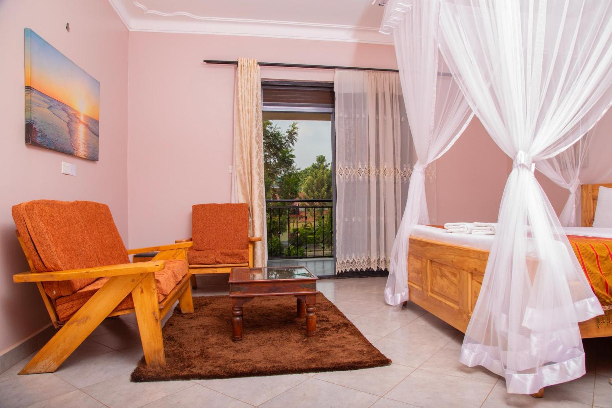 Silver Oaks Hotel Boma Fort Portal Екстериор снимка