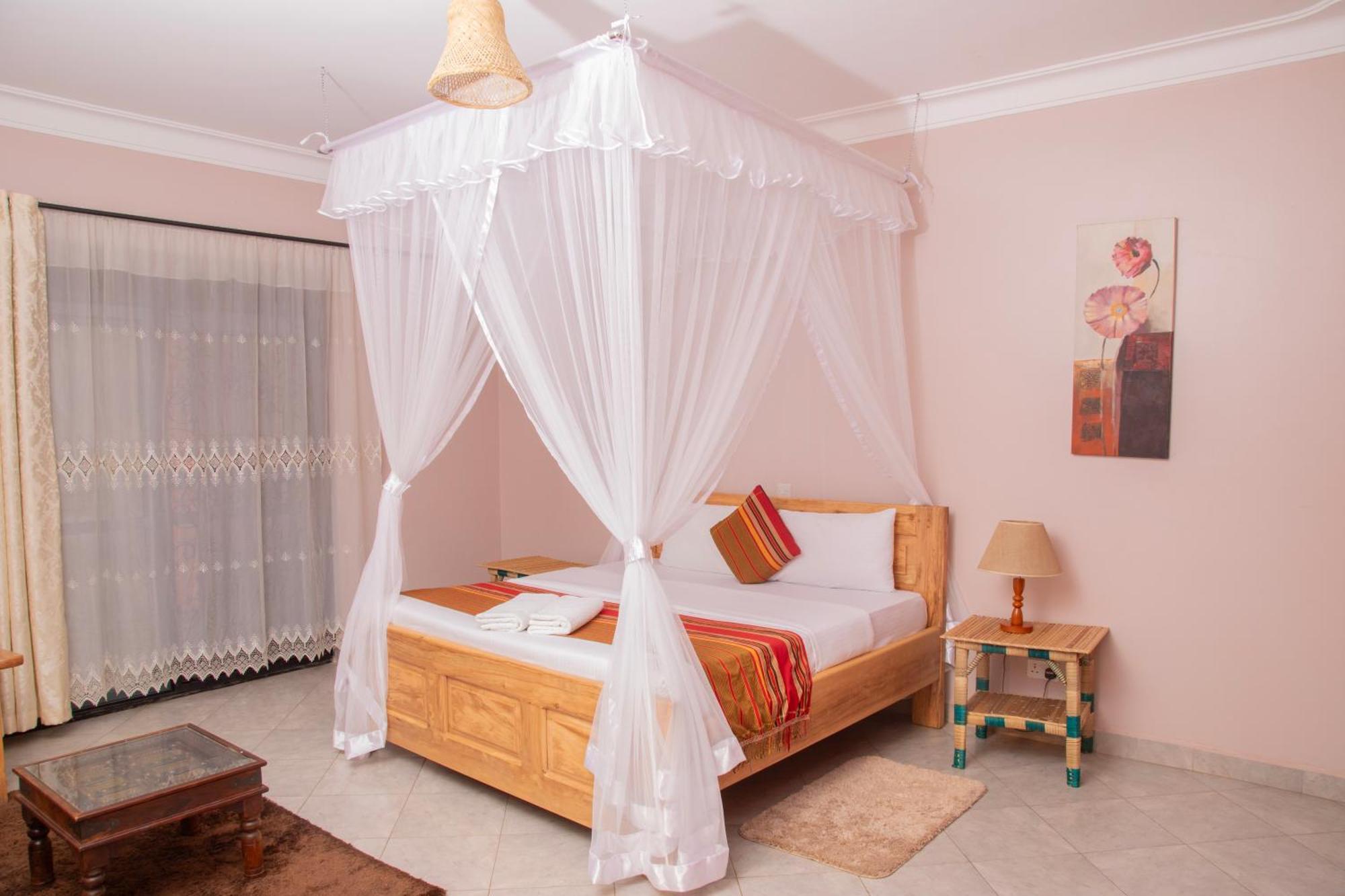 Silver Oaks Hotel Boma Fort Portal Екстериор снимка